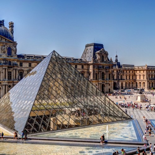 Il y a 37 ans, la pyramide du Louvre était inaugurée à Paris