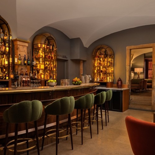 Bar 1341 : cocktails et histoire à la Cour des Loges à Lyon