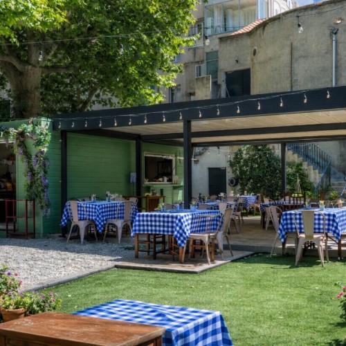 À Marseille, la guinguette de L'étoile bleue devient un restaurant