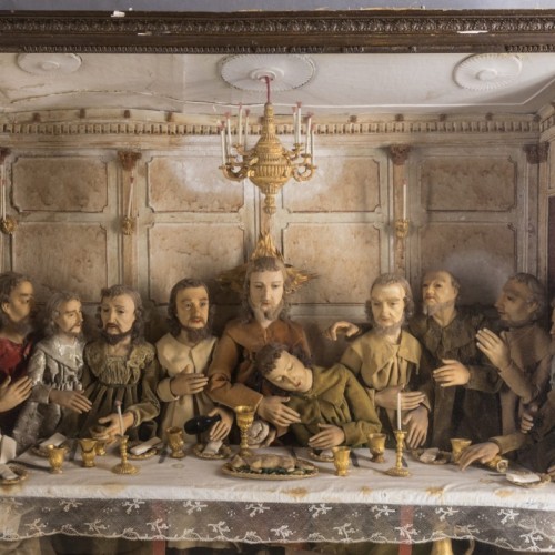 Exposition Sacrées Boîtes à Lyon : Fourvière dévoile la foi en miniature