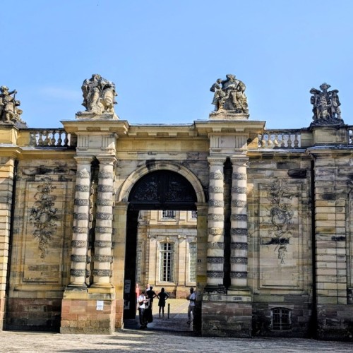 Une enquête nocturne au Musée archéologiq