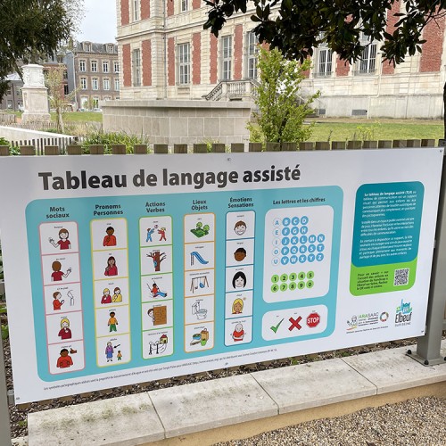 Près de Rouen, un panneau inclusif pour les personnes autistes