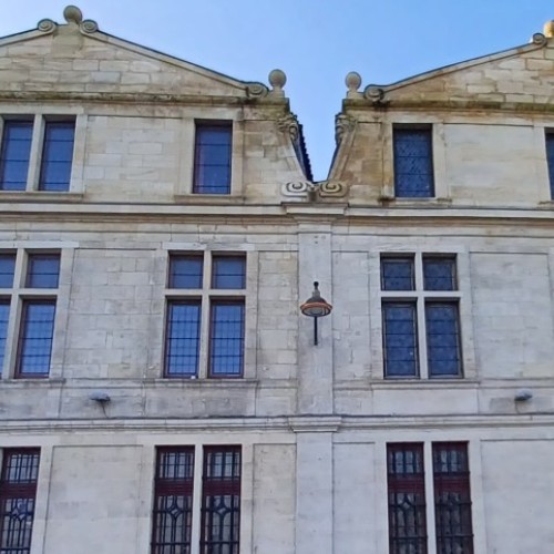 Pourquoi trouve-t-on deux « maisons hollandaises » sur les quais de Bordeaux ?