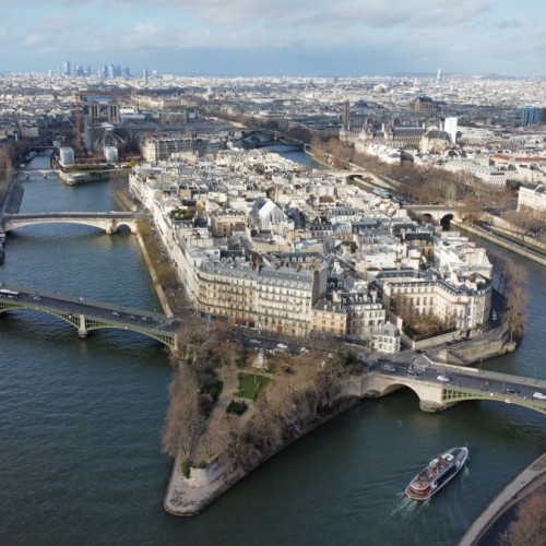 Comment l'île Saint-Louis a-t-elle été formée ?