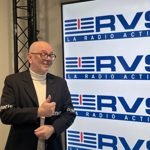 Dans les coulisses de la radio rouennaise RVS avec le journaliste Michel Murlin