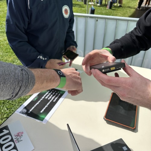 À Rennes, une start-up développe un bracelet sans contact dédié à la course à pied