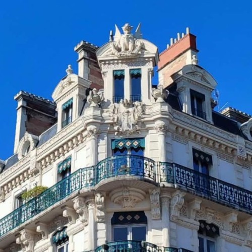 L'image de la semaine : Un griffon veille sur la place Victor-Hugo à Grenoble