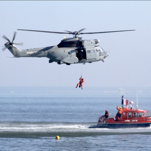 En mer, une simple baignade peut s’avérer dangereuse