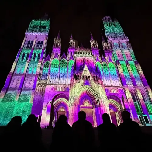 La cathédrale de Rouen s'illumine