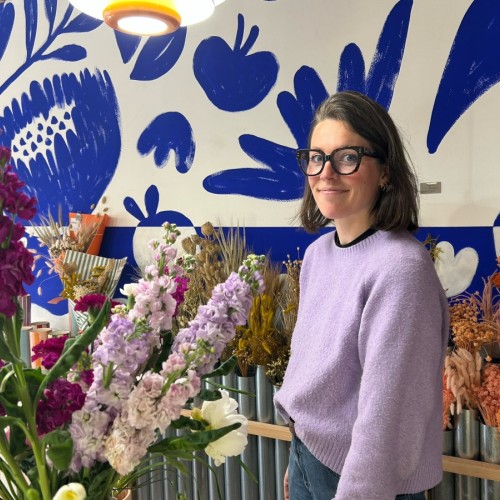 Une boutique consacrée aux fleurs et aux art de la table rue Bertrand