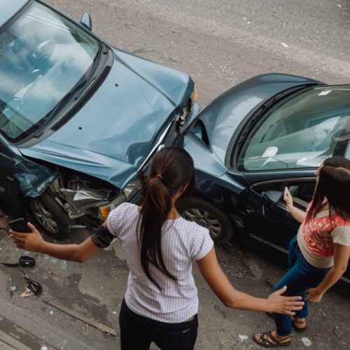 Un guide pour aider à bien réagir après un accident de la route