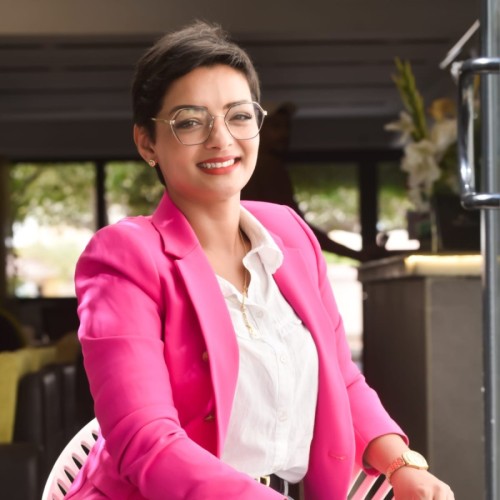 Maha Issaoui, une voix engagée pour l’égalité et les sciences à Clermont-Ferrand