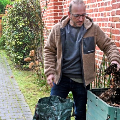 Apprendre à faire de ses déchets de jardin un trésor vert
