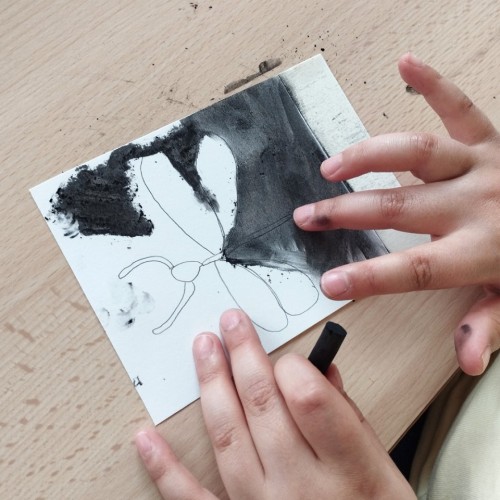 Graffitigre transforme les dessins d’enfants en création collective à Clermont-Ferrand