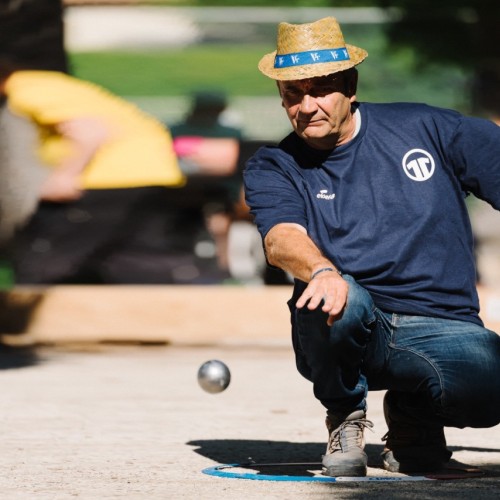 Un tournoi de pétanque intergénérationnel à Toulon