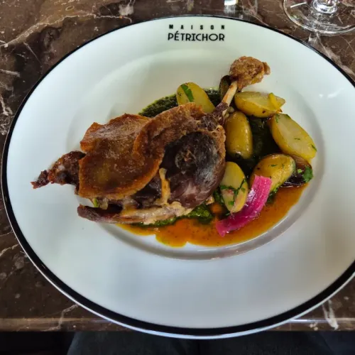 Un restaurant avec piscine près de Rouen