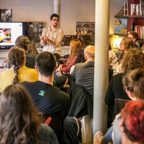 La recherche scientifique s'exporte dans les bars parisiens avec Pint of Science