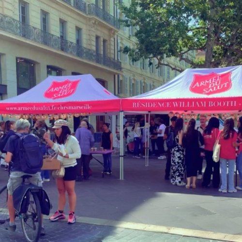 L'Armée du Salut offre 10 000 donuts à Marseille !