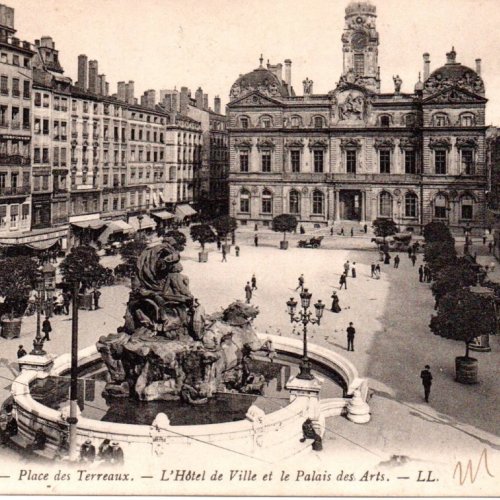 Lyon : D'où vient le nom de la place des Terreaux ?